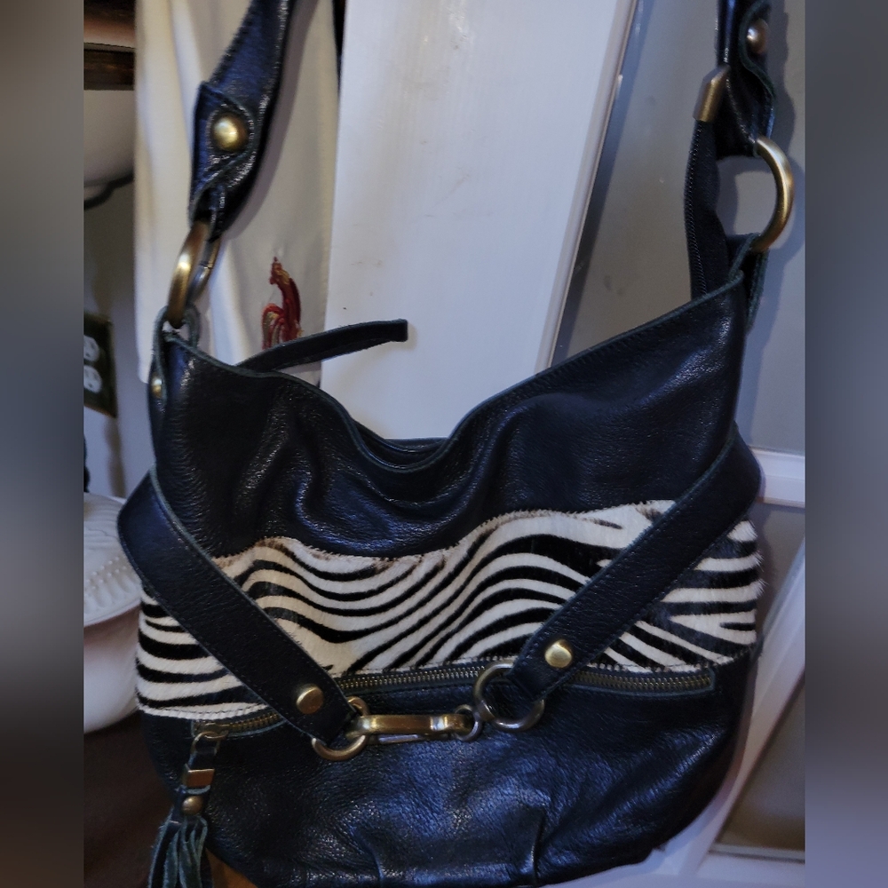 INNUE BLACK ITALIAN LEATHER/ZEBRA PRINT SHOULDER TOTE BAG WITH TASSEL